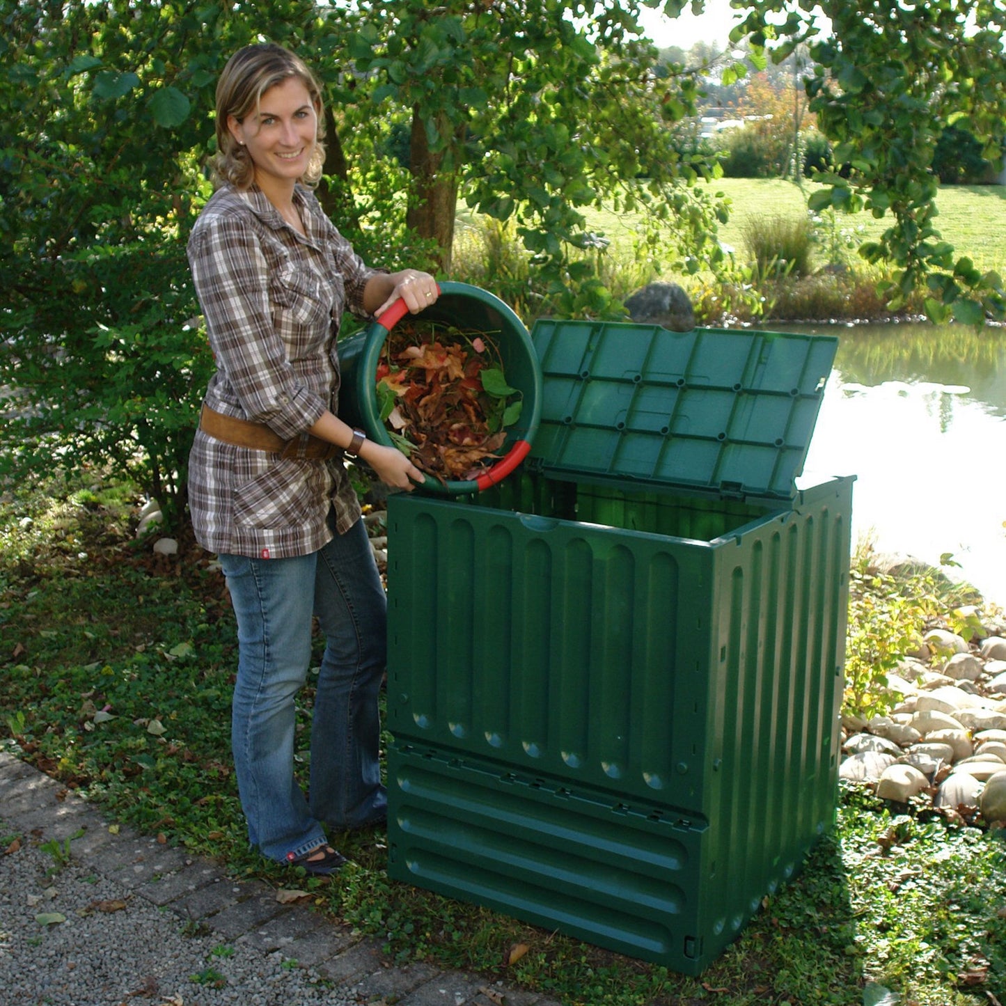 Outdoor Composting 110-Gallon Composter Recycle Plastic Compost Bin - Green